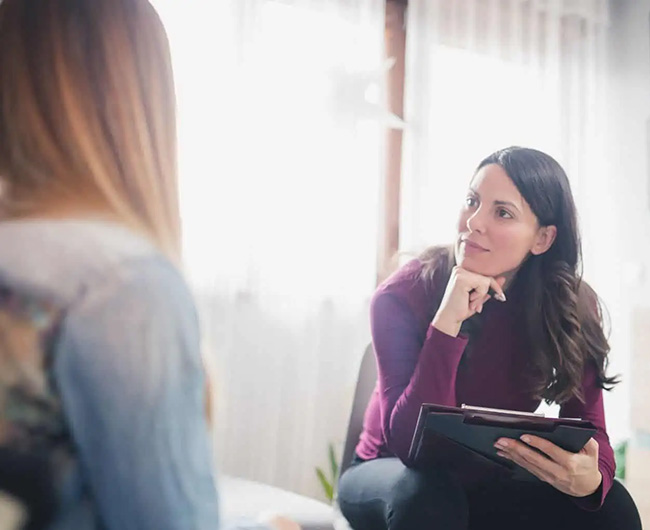 doula talking to patient