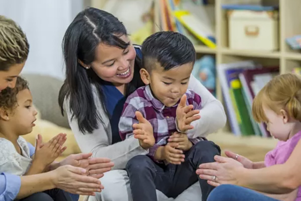 mom and son clapping in class