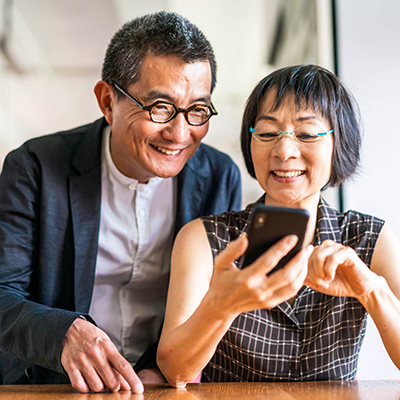 couple on phone